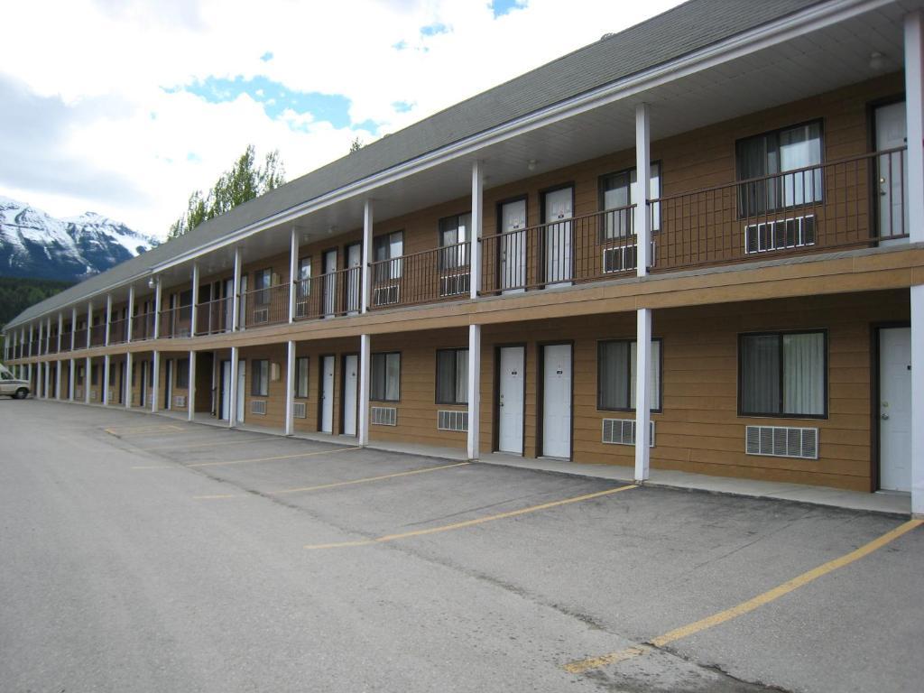 Mary'S Motel Golden Exterior photo
