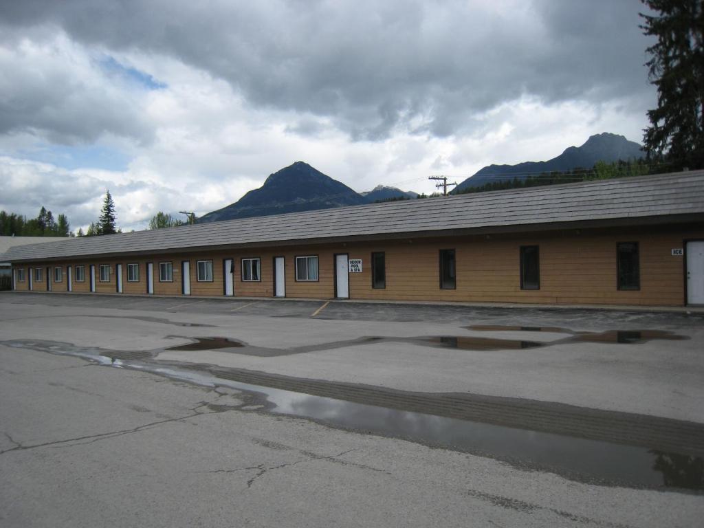 Mary'S Motel Golden Exterior photo